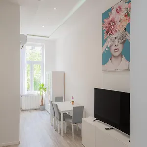 Apartament Standard, Budapeszt
